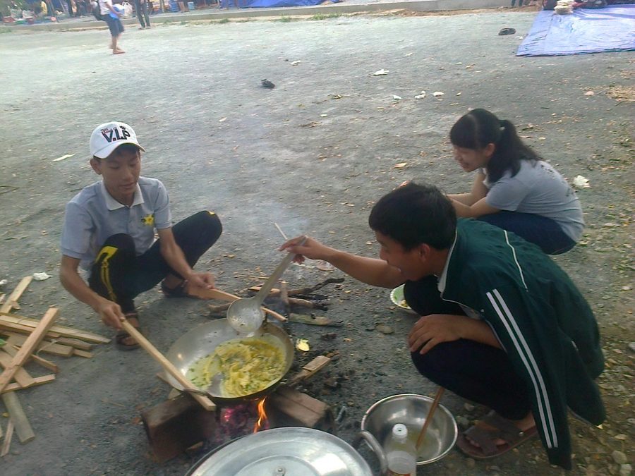 Khoảnh khắc 07 — dựng trại